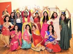 Navratri 2021 Garba: नवरात्र के अवसर पर डबलिन में हिंदुस्तानियों ने किया गरबा,डांडिया, देखें तस्वीरें