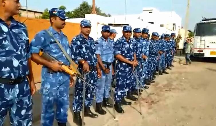 High alert, police and paramilitary forces deployed in Sirsa ahead of Ram Rahim's hearing ਰਾਮ ਰਹੀਮ ਦੀ ਸੁਣਵਾਈ ਤੋਂ ਪਹਿਲਾਂ ਸਿਰਸਾ 'ਚ ਹਾਈ ਅਲਰਟ, ਪੁਲਿਸ ਤੇ ਪੈਰਾਮਿਲਿਟਰੀ ਫੋਰਸ ਤਾਇਨਾਤ 