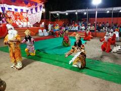 Prayagraj Ramlila: मंच के बजाय खुले मैदान में होती है अनूठी रामलीला, देखने के लिए जुटती है भीड़