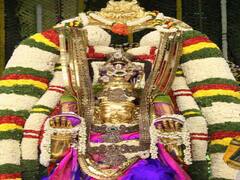 திருப்பதி பிரமோற்சவம் - கருட வாகனத்தில் பக்தர்களுக்கு அருள்பாலித்த மலையப்ப சுவாமி