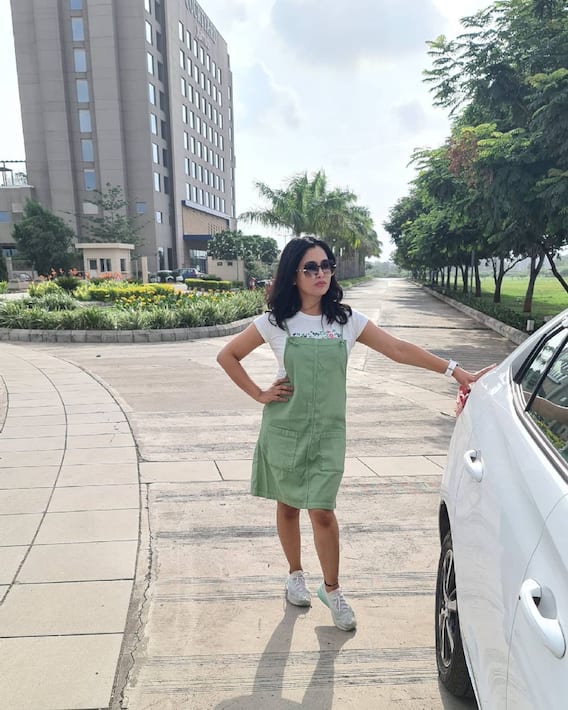 रियल लाइफ में बेहद स्टाइलिश हैं 'अंगूरी भाभी', देखिए Shubhangi Atre की खूबसूरत तस्वीरें