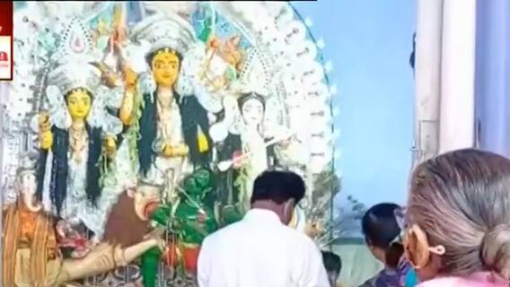 Durga Puja 2021: সপ্তমীতে পুরনো রীতি মেনেই পুজোর আয়োজন সুরুল জমিদার বাড়িতে | Bangla News