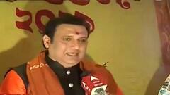 Durga Puja 2021: শ্রীভূমি স্পোর্টিংয়ের পুজোয় অভিনেতা গোবিন্দ, মণ্ডপের সামনে গাইলেন গান | Bangla News