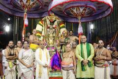 திருப்பதி பிரமோற்சவம் - கருட வாகனத்தில் பக்தர்களுக்கு அருள்பாலித்த மலையப்ப சுவாமி