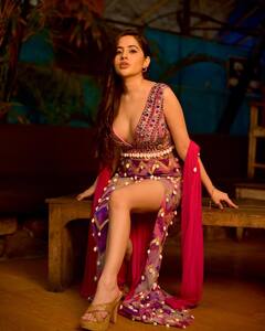 Urfi Javed Photoshoot: 25 साल की भी नहीं हैं Urfi Javed, एक्साइटमेंट में करा लिया ऐसा फोटोशूट