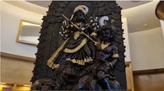 উচ্চতায় ৪ ফুট, ওজনে ২৫ কেজি, বিখ্যাত রেস্তোরাঁর চকোলেট দুর্গা নজর কাড়ছে