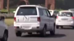 Lakhimpur Kand में शुभम मिश्रा के घर पहुंचे कानून मंत्री Brijesh Pathak | Hindi News