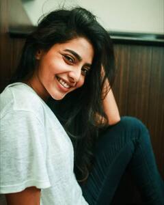 Aishwarya Lekshmi | இன்றே வரவேண்டும் என் தீபாவளி பண்டிகை.. ஐஸ்வர்யலெக்‌ஷ்மி க்ளிக்ஸ்..!