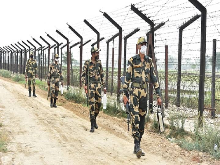 BSF Border Area Jurisdiction enhancement opposition Congress Trinamool ups ante against centre decision BSF Jurisdiction: বিএসএফ-এর কর্মক্ষেত্রের পরিসর বৃদ্ধি 'রাজ্যের এক্তিয়ারে হস্তক্ষেপ', কেন্দ্রের বিরুদ্ধে সরব বিরোধীরা, পাল্টা বিজেপি
