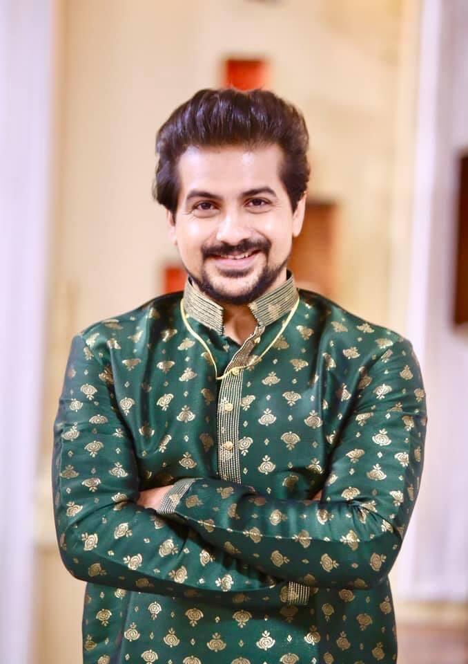 मराठी चित्रपटसृष्टीतील प्रसिद्ध अभिनेता पुष्कर जोग कायमच त्याच्या वेगवेगळ्या लूकमधील फोटो सोशल मीडियावर शेअर करत असतो (Photo : jogpushkar/IG)