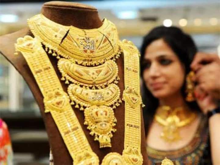 Gold price hike 1159 rupees in a week and gold imports also jumps in october 2021 Gold Price: हफ्ते भर में 1,159 रुपये महंगा हो गया सोना, आयात में भी हुआ कई गुना का इजाफा, जानें आगे कितने बढ़ेंगे सोने के भाव