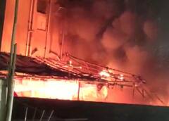 मुंबई: कुर्ला के नेहरू नगर में लगी भीषण आग, पार्किंग में खड़ी 20 मोटरसाइकिल जलकर खाक