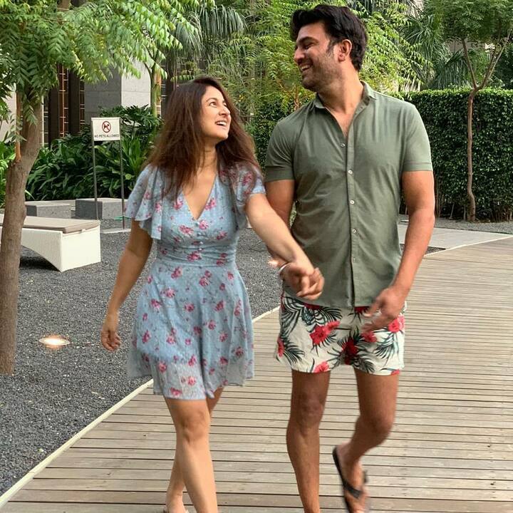 शरद केलकर और कीर्ति केलकर की पहली मुलाकात दूरदर्शन के सीरियल 'आक्रोश के दौरान हुई थी. दोनों की दोस्ती बहुत जल्द प्यार में बदली और उन्होंने शादी कर ली. शरद और कीर्ति की शादी को काफी साल बीत चुके हैं और आज भी दोनों एक दूसरे से बेहद प्यार करते हैं.