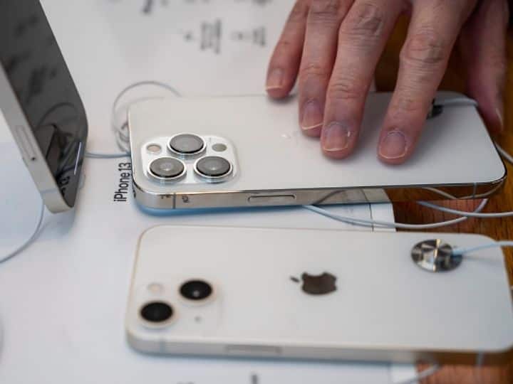 iPhone 13 Production Down 20 Percent in September October Month Ahead of Holiday Quarter iPhone 13 Line's Production Falls 20% Amid Component Shortage Woes