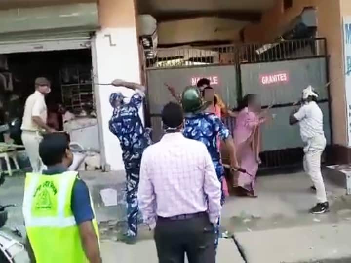 Live Video: Nitish Kumar's police beat up women on road in Kankarbagh Patna Nagar Nigam officers kept watching ann Live Video: CM नीतीश कुमार की पुलिस महिलाओं को भी नहीं छोड़ती, पटना में बीच सड़क पर घेरकर पीटा, अधिकारी देखते रहे