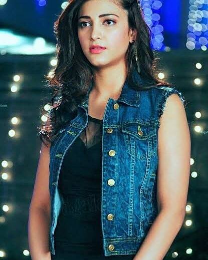 తన అందంతో యూత్ ని ఆకటుకున్న శృతి.(Photo Courtesy/Shruti Haasan Instagram)