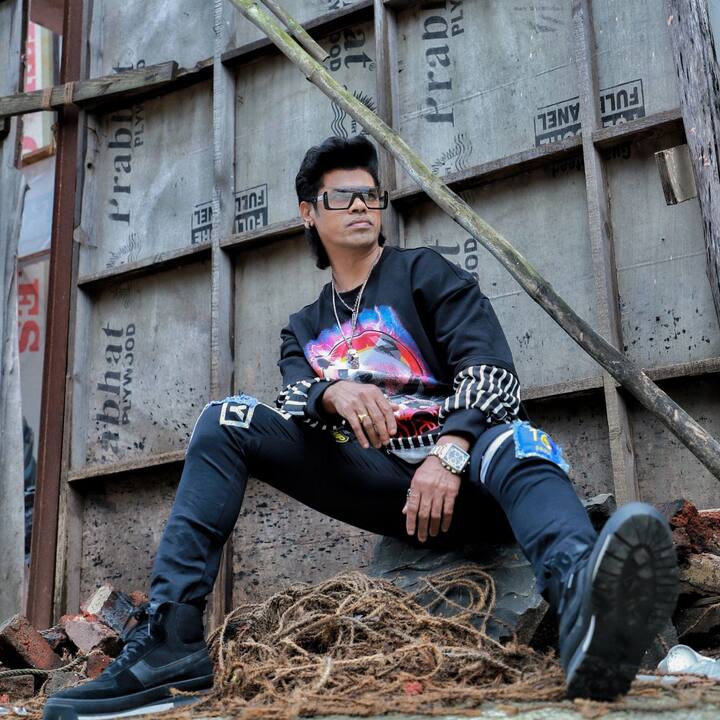 मराठी चित्रपटसृष्टीत आपल्या अभिनयाची सुरुवात करणाऱ्या सिद्धार्थ जाधवने आता बॉलिवूडमध्येही आपले पाय चांगलेच रोवले आहेत. (Photo : siddharth23oct/IG)