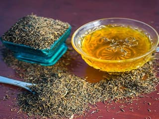 Weight Loss Tips : सगळे म्हणतात, जिऱ्याचं पाणी प्या, वजन कमी होईल; पण खरंच असं होतं का?