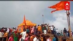 Nashik : कळसुबाई शिखरावर देवी दर्शनासाठी आदिवासी बांधवांची मोठी गर्दी