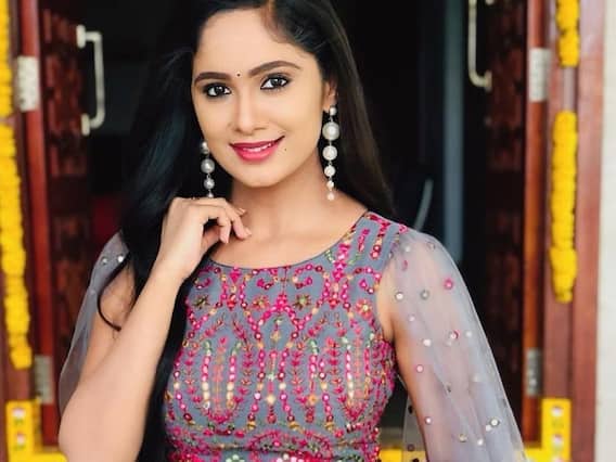 Tejaswini Gowda: పట్టుచీరలో అందంగా మేరిసిన కోయిలమ్మ.. Tejaswini Gowda: పట్టుచీరలో అందంగా మేరిసిన కోయిలమ్మ..