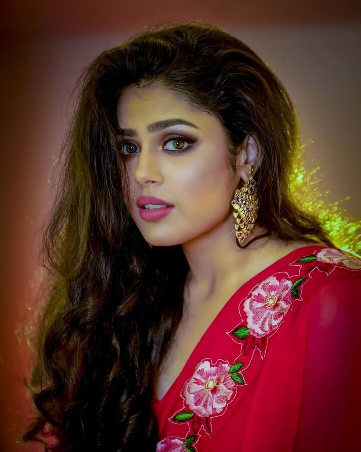 (Courtesy: Instagram) ఈ బ్యూటీ సోషల్ మీడియాలో చాలా యాక్టివ్ గా ఉంటుంది.