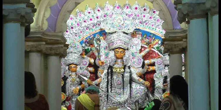 Murshidabad Cossimbazar Roy Barir Pujo Murshidabad : শতাব্দী প্রাচীন কাশিমবাজারের রায় বাড়িতে সাড়ম্বরে হয় কুমারী পুজো