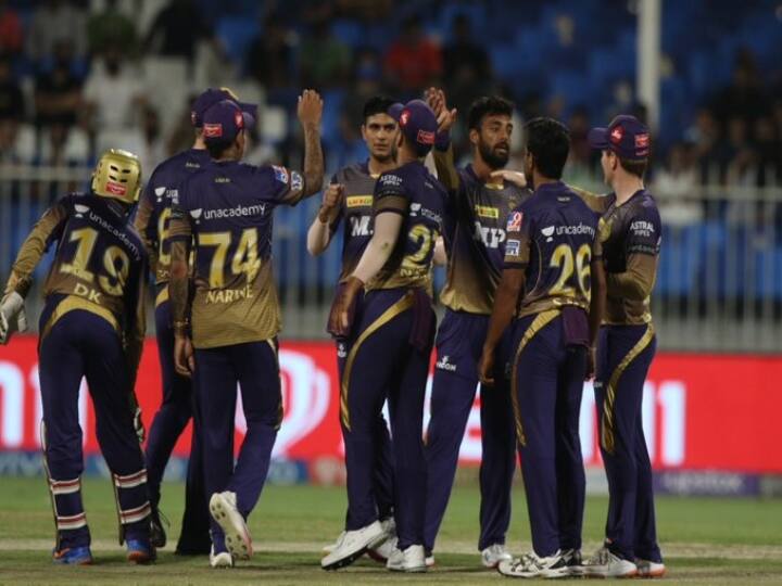 KKR vs DC: Delhi Capitals scores  runs in first 10 Overs against Kolkatta Knight Riders in IPL qualifier 2 ஐபிஎல்: முதல் பந்தில் விக்கெட் எடுத்த வருண்; அதிரடி காட்டும் தவான்- 10 ஓவர்களில் டெல்லி அணி 65 !