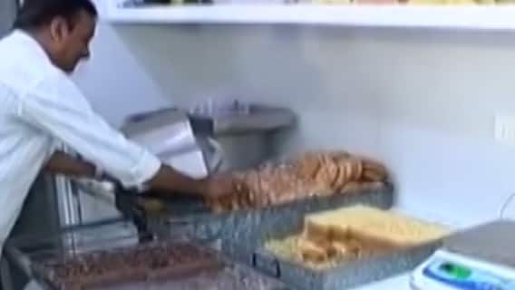 રાજકોટ : મીઠાઈ અને ફરસાણના ભાવ પણ આસમાને પહોંચ્યા, જુઓ ગુજરાતી ન્યુઝ