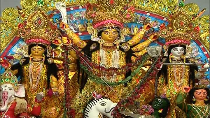 Durga Puja 2021 Maha Ashtami being celebrated today with much enthusiasm amid covid scare Durga Puja 2021: আজ মহাষ্টমী, দিকে দিকে চলছে দেবী-বন্দনা, অঞ্জলী