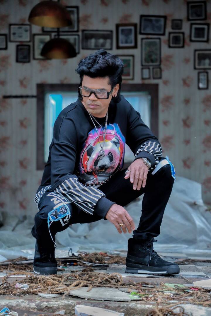 मराठी चित्रपटसृष्टीतला स्टाईल आयकॉन अशी ओळख असलेल्या सिद्धार्थ जाधवच्या हटके लूकची नेहमीच चर्चा होते. (Photo : siddharth23oct/IG)