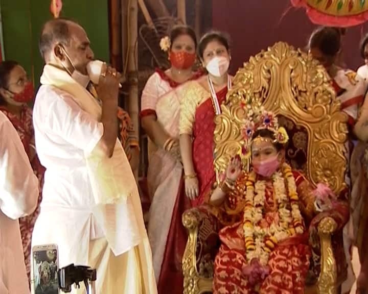 মহাসমারোহে কুমারী পূজিত হলেন বাগবাজার সর্বজনীনেও।