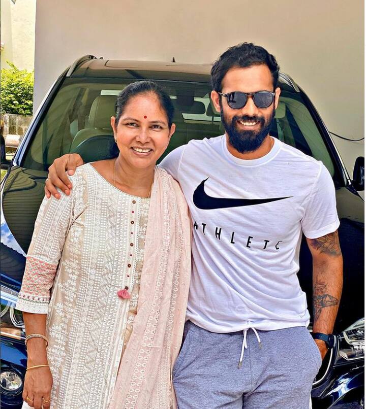 విహారిని క్రికెటర్‌ను చేసేందుకు అతడి తల్లి ఎంతో కష్టపడింది