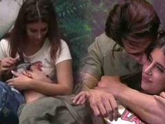 Miesha-Ieshaan के अलावा Bigg Boss के घर में काफी Cozy होते हुए दिख चुके हैं ये कंटेस्टेंट्स