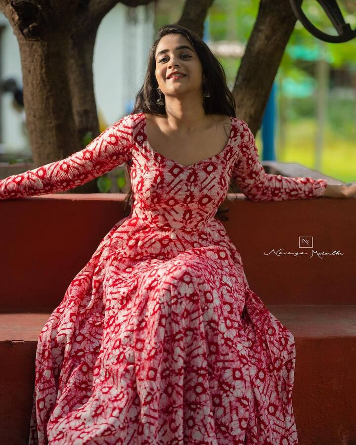 (Image credit: Instagram) దీప్తి సునయన క్యూట్ పిక్స్