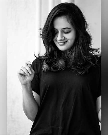 स्पृहा जोशीचा आज वाढदिवस आहे. उत्कृष्ट अभिनयासोबत, आपल्या कवितांनी स्पृहा कायम चाहत्यांची मनं जिंकत असते. (photo : @spruhavarad/IG)