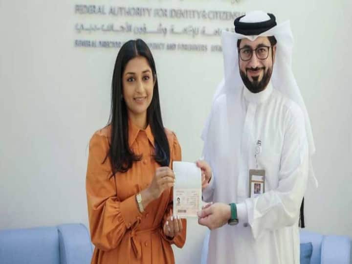 meera jasmine got golden visan and know about her re-entry Meera Jasmine| எடையை குறைத்து சூப்பர் லுக்குடன் எண்ட்ரி.. அப்டேட் கொடுத்த மீரா ஜாஸ்மின்..!