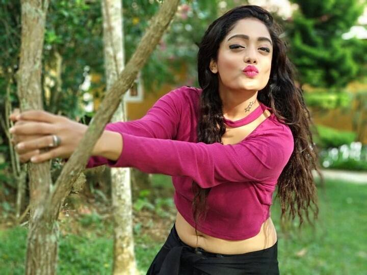 ஒரு நடிகையிடம் என்ன எதிர்பார்க்கிறார்கள்? நடிக்க வேண்டும், டயலாக் டெலிவரி, டப்பிங், மொழித்திறமை இவைதானே. இதற்குமேல் என்ன வேண்டுமென்று தெரியவில்லை எனக் கேள்வி எழுப்பியுள்ளார் அபிராமி