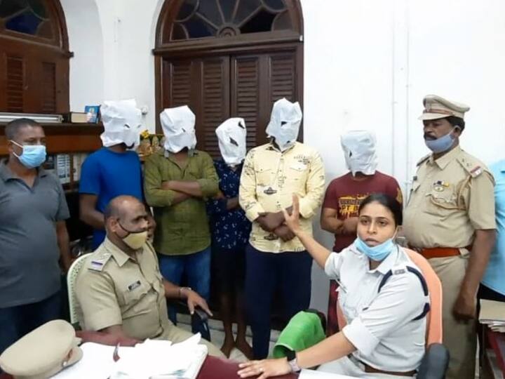 Are you asking us for money? The rowdies who attacked the hostel owner and employee எங்களிடமே பணம் கேட்கிறாயா? - மது பாரில் உரிமையாளரை தாக்கிய 5 ரவுடிகள் கைது