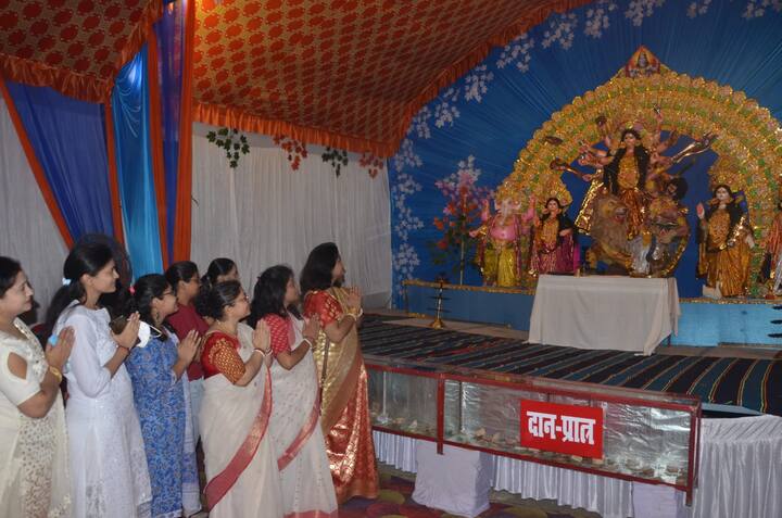 प्रयागराज के नेता नगर, कीडगंज इलाके की बारवारी की दुर्गा पूजा.