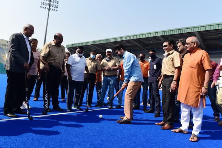 Union Minister Anurag Thakur Shows Off His Skipping Skills at India Today Conclave 2021 Watch: స్టేజ్ పై స్కిప్పింగ్ ఆడిన కేంద్ర మంత్రి... నెట్టింట వీడియో వైరల్ 