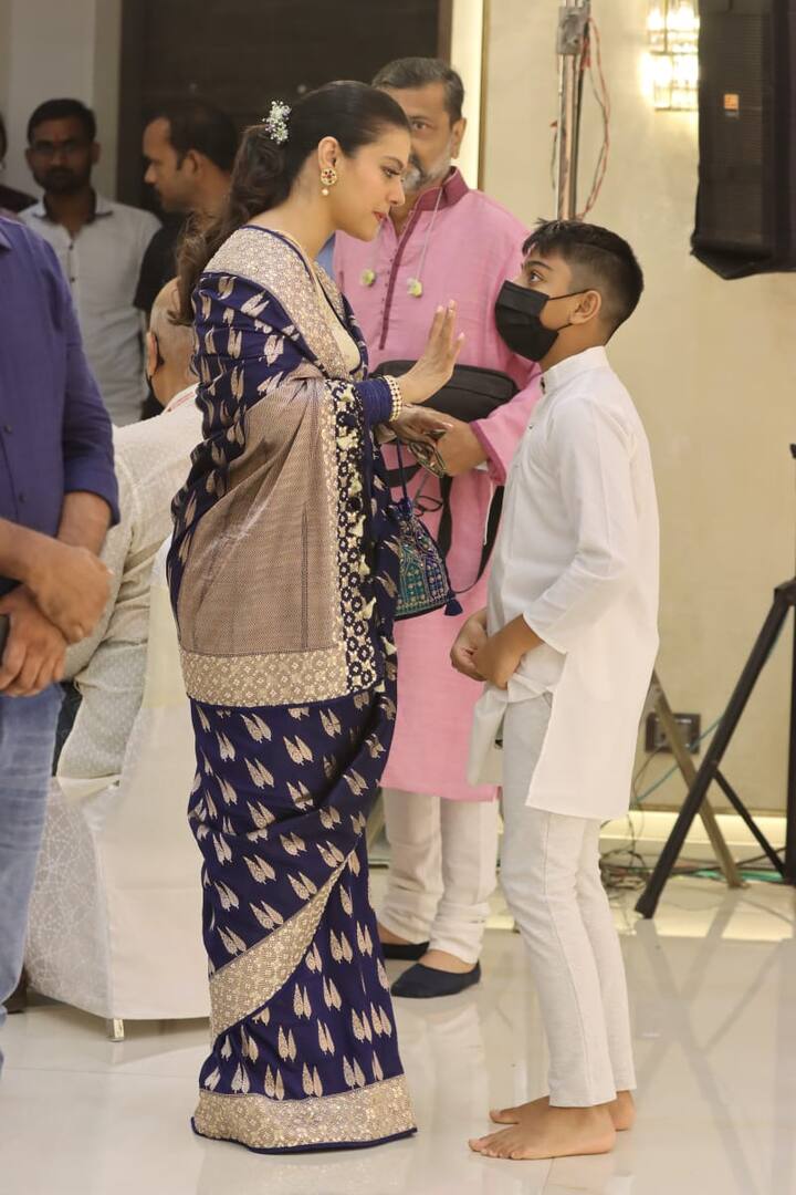 Durga Puja 2021 Kajol With Mom Tanuja Sister Tanishaa And Son Yug