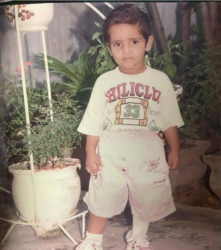 మొదట హైదరాబాద్‌కే ఆడినా తర్వాత ఆంధ్రాకు వెళ్లాడు. తాజాగా హైదారబాద్‌కు మారాడు.