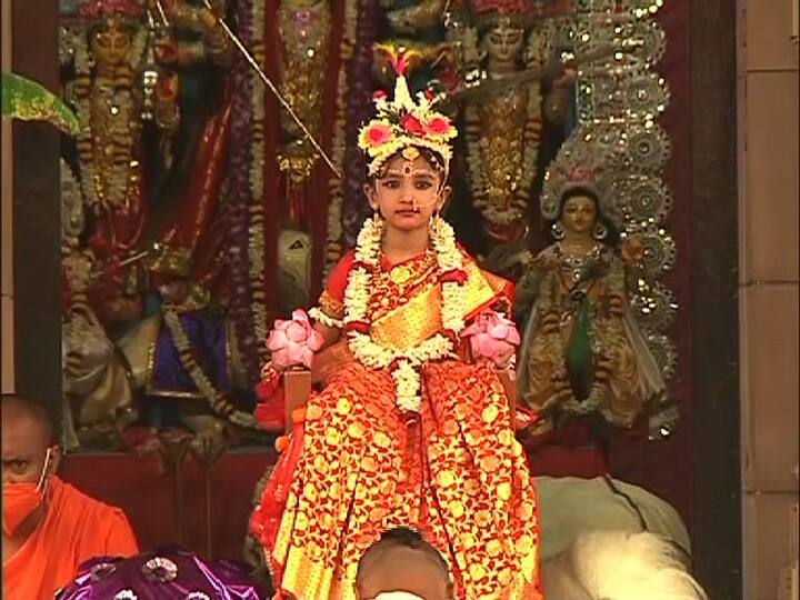 এবছর সকাল ৯ টায় বেলুড় মঠে কুমারী পুজো শুরু হয়।