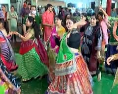 અમદાવાદમાં શેરી ગરબાની ધૂમ, ખેલૈયાઓએ સાતમે નોરતે કરી જમાવટ, જુઓ તસવીરો