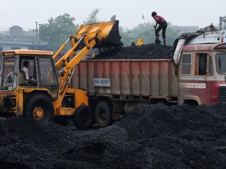 states ignorance of centres letters on coal stocks soaring prices of foreign coal says Central Government sources Coal Crisis: देश में क्यों आया कोयले का संकट? सरकार ने गिनाई ये वजहें
