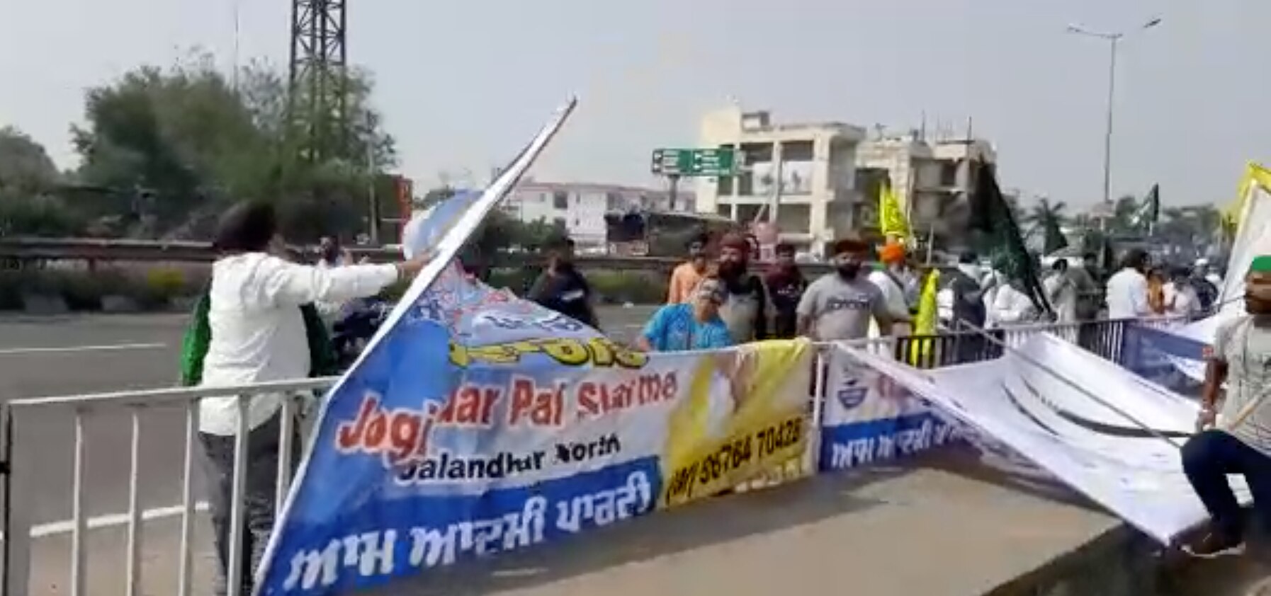 Protest Against Kejriwal: ਜਲੰਧਰ 'ਚ ਕੇਜਰੀਵਾਲ ਦਾ ਭਾਰੀ ਵਿਰੋਧ, ਕਿਸਾਨਾਂ ਨੇ ਪਾੜੇ ਕੇਜਰੀਵਾਲ ਦੇ ਪੋਸਟਰ