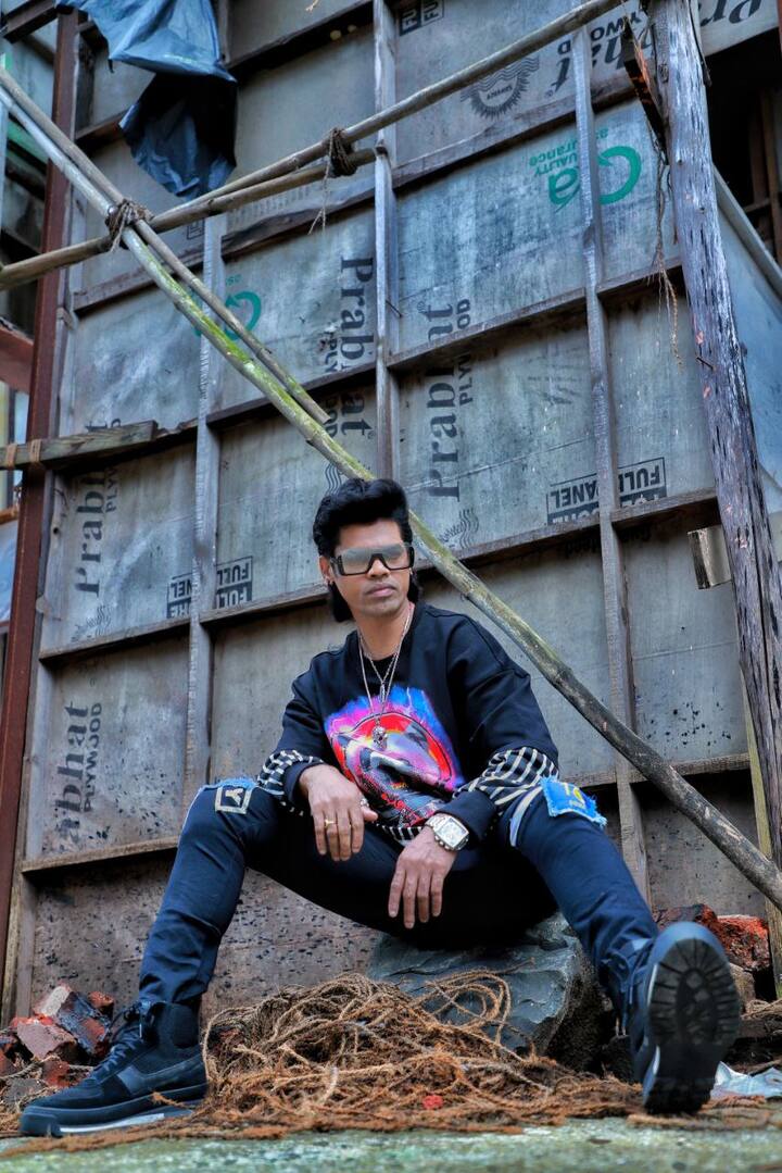 आपला सिध्दू हा सिध्दार्थ जाधवच्या हॅशटॅगची चर्चा सिध्दार्थच्या चाहत्यांमध्ये दिसून येत आहे. त्याच्या सोशल मीडियावरील फोटोवर तो टाकत असलेल्या कॅपशनची चर्चा चांगलीच होत असते. (Photo : siddharth23oct/IG)