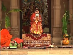 Belur Kumari Puja : বেলুড় মঠে চিরাচরিত প্রথা মেনে হল কুমারীপুজো, দেখুন ছবি