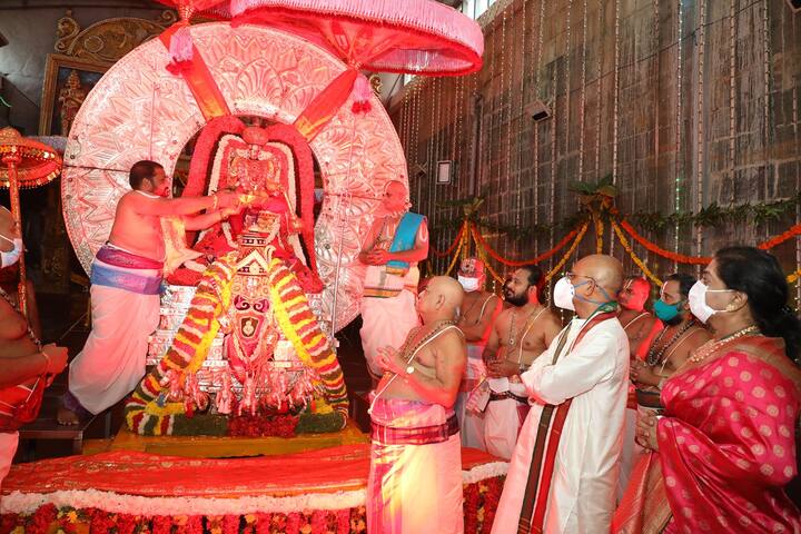 బ్రహ్మోత్సవాల్లో భాగంగా శ్రీవారు ఏడో రోజైన బుధవారం శ్రీ గోవింద రాజస్వామి అలంకారంలో మలయప్ప స్వామి సూర్య ప్రభ వాహనంపై భక్తులకు దర్శనమిచ్చారు.