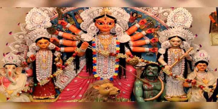 Durga Puja 2021 Hooghly Goghat Ghosh Bari Puja celebrates over 500 years old Durga Puja 2021: প্রতিপদ থেকে নবমী পর্যন্ত চলে চণ্ডীপাঠ, পাঁচশো বছরের পুরনো গোঘাটের ফুলুই ঘোষবাড়ির পুজো